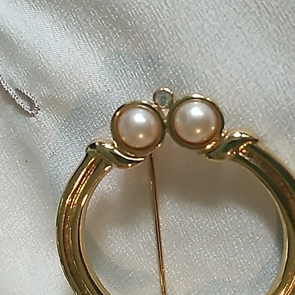 VINTAGE Pearl Gates Gold Tone Brooch by Monet - Picture 8 of 16
